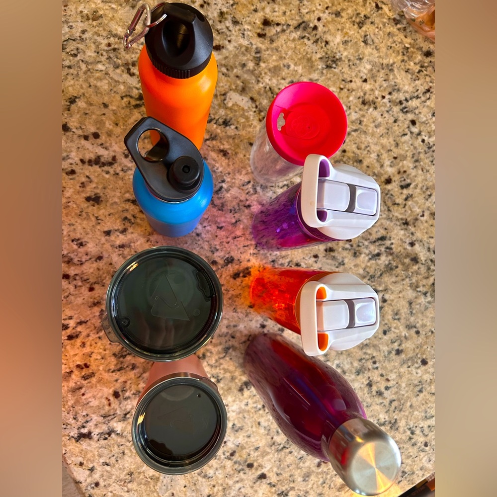 Bundle of 8 bottles/tumblers, various. Contigo, Ozark, Hydroflask, Tervis, Manna
